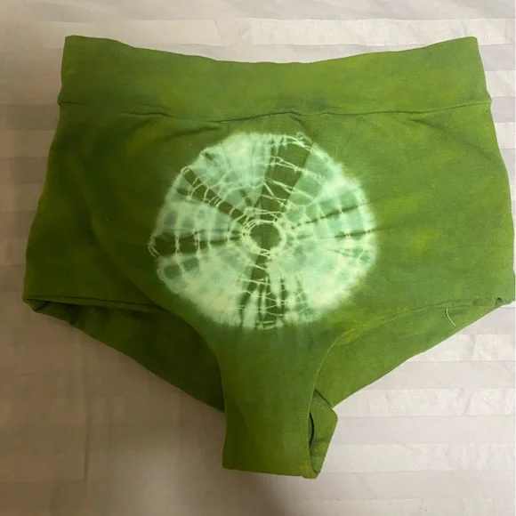 Of Earth & Salt Green Booty Shorts - Picture 1 of 4